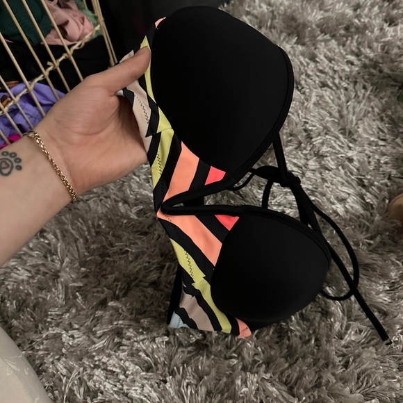 Pink victoria secret bikini top only - Picture 2 of 2